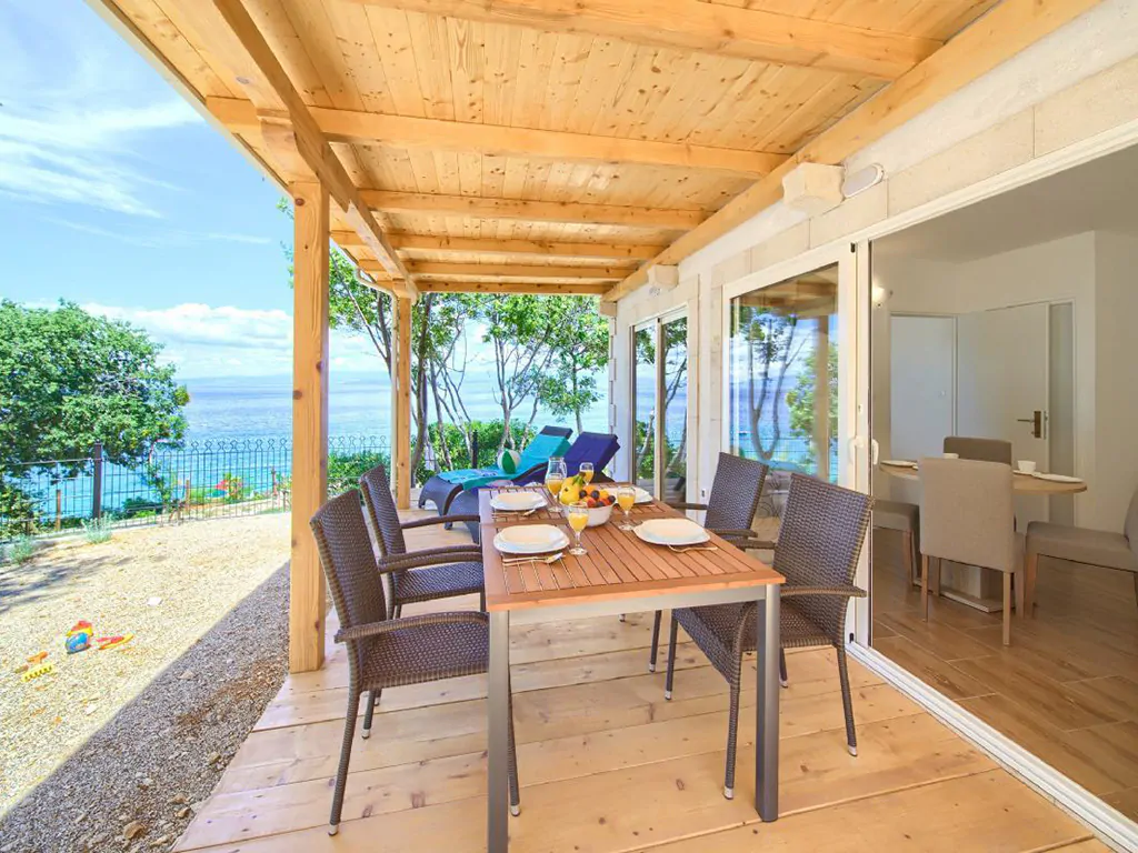 campsite-glavotok-luxury-villa-exterior-terrace