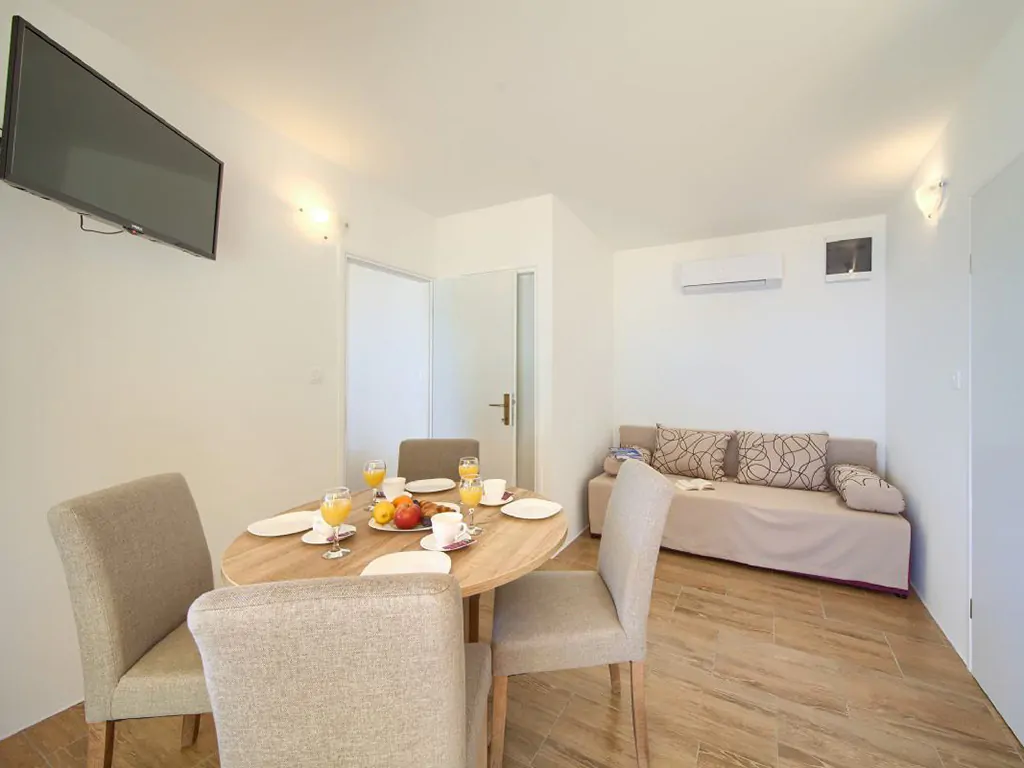 campsite-glavotok-luxury-villa-interior-living-dining-table
