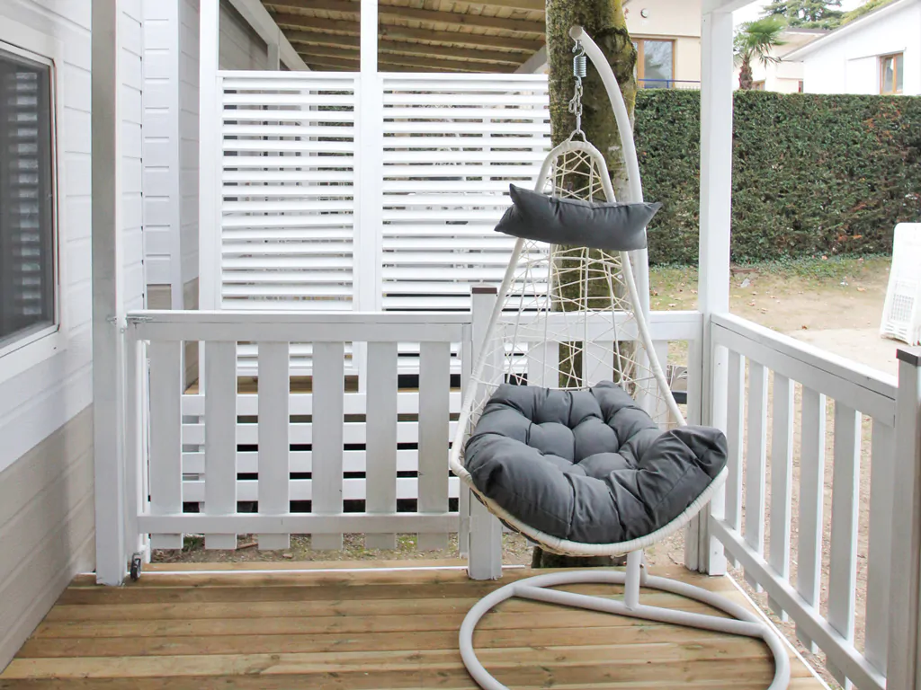 happy-camp-happy-superior-exterior-swing