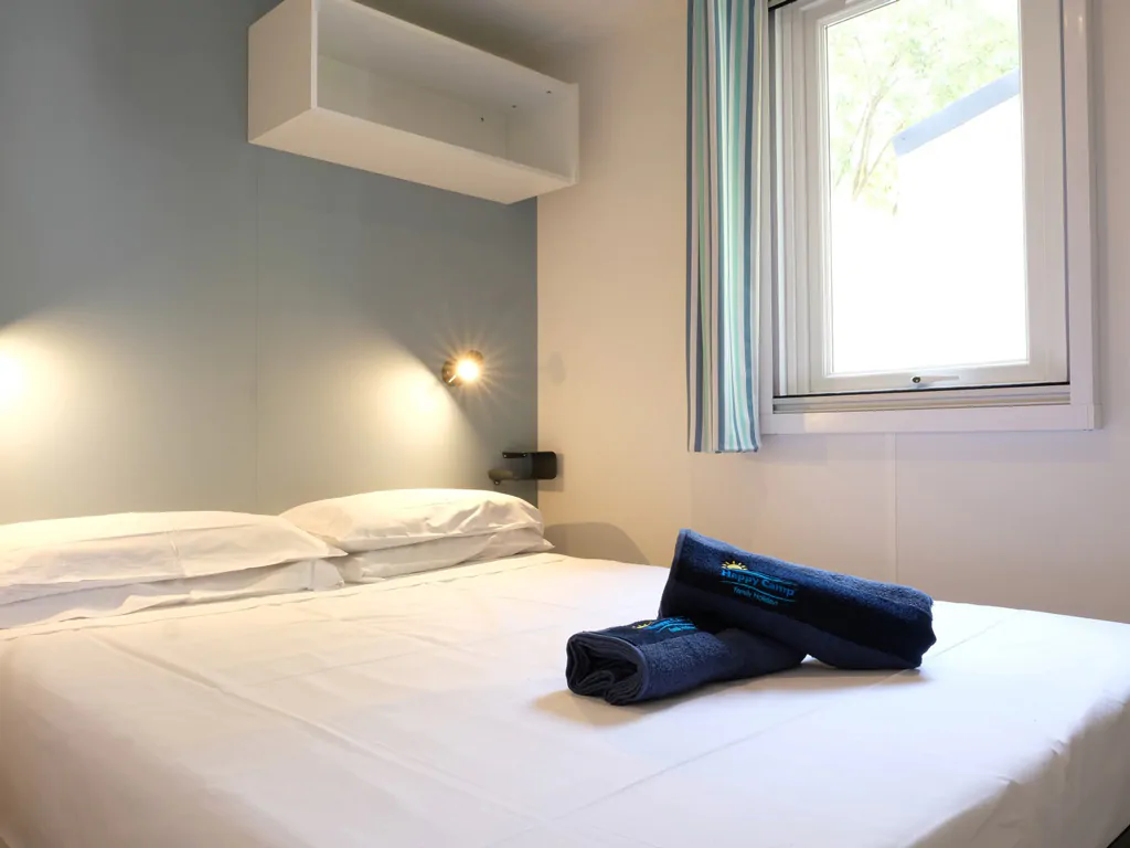 happy-camp-happy-premium-interior-bedroom