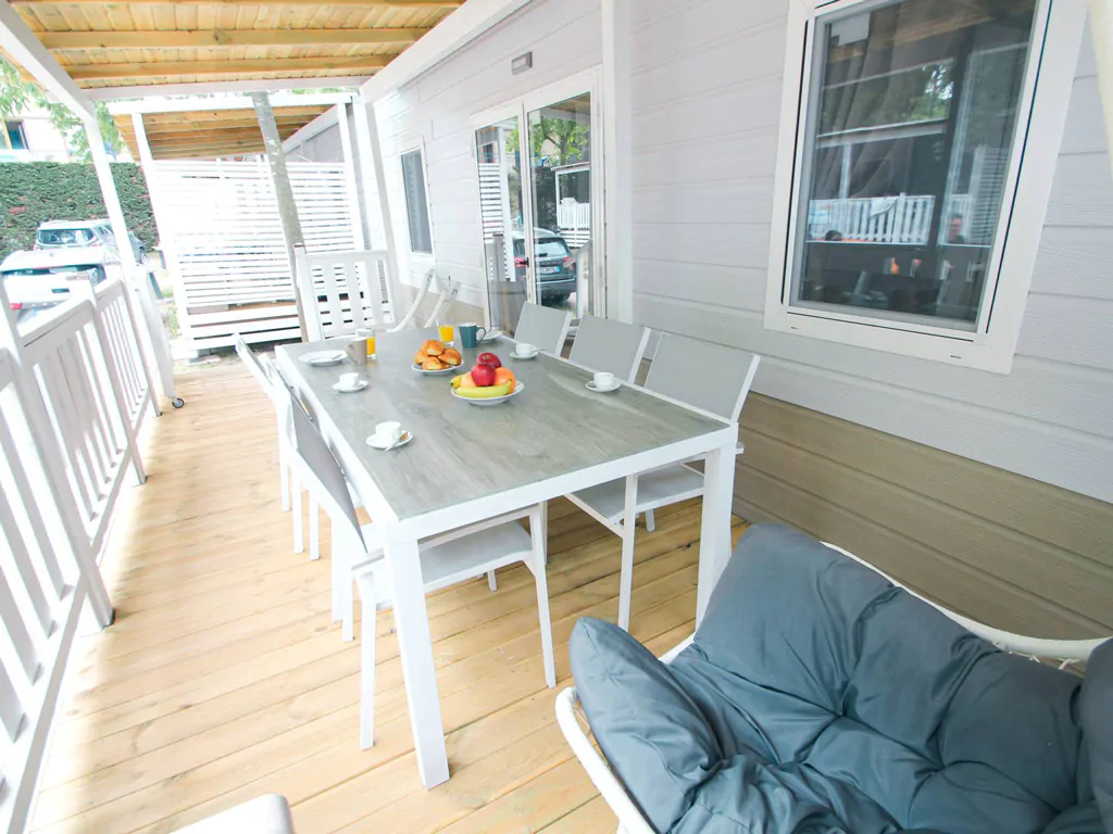 happy-camp-happy-superior-exterior-terrace-3
