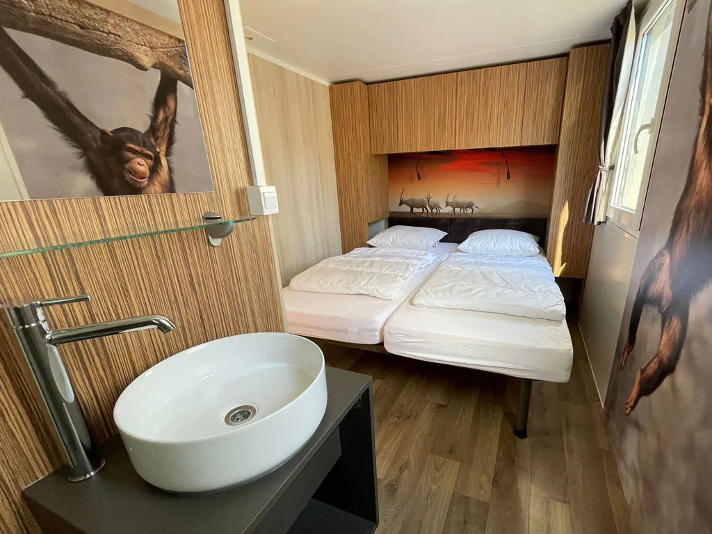 campsite-sun-lodge-sabai-interior-bed-room