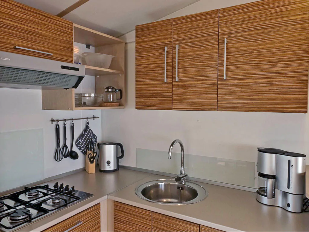 mobile-home-sunlodge-redwood-premium-interier-kitchen-top