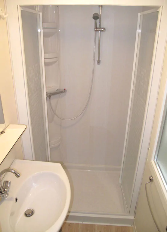 mobile-home-sunlodge-redwood-premium-interior-bath-room-2