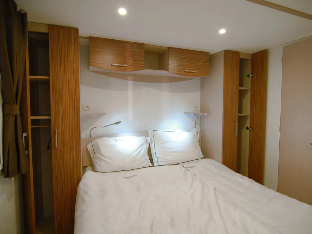 mobile-home-sunlodge-redwood-premium-interior-bed-room-2