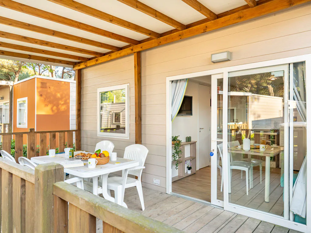 adriano-family-collection-lodge-superior-exterior-terrace