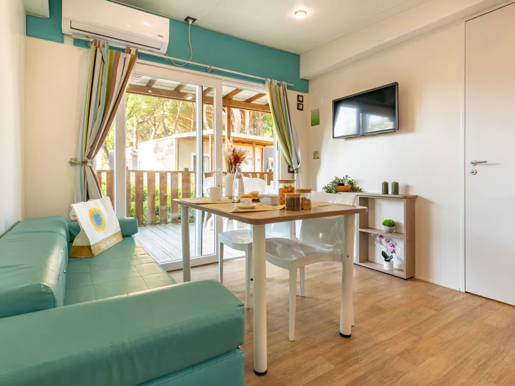 adriano-family-collection-lodge-superior-interior-living-room-table