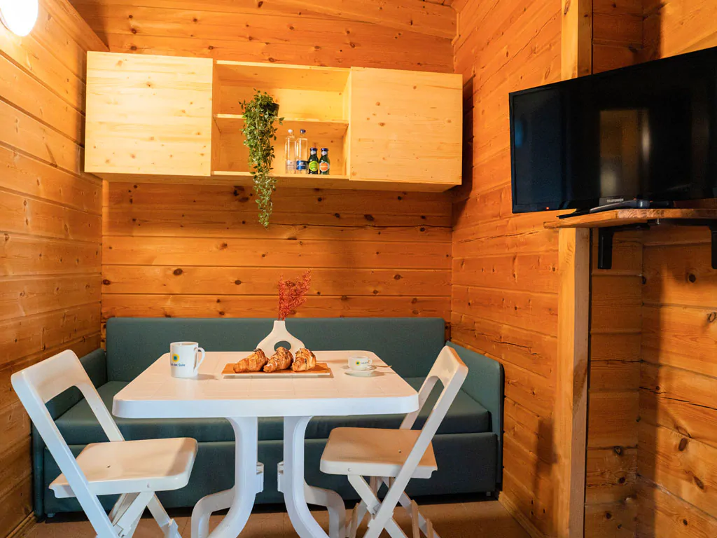 adriano-family-collection-mobile-home-chalet-comfort-dog-interior-living-room-table