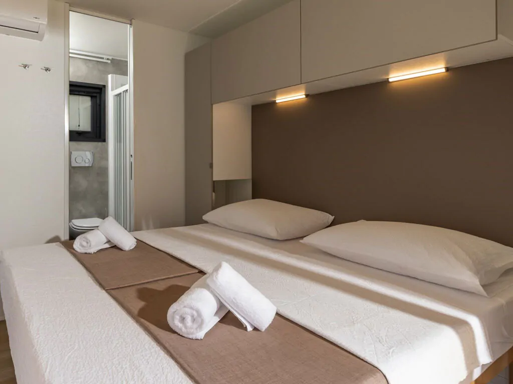 camp-slatina-interior-double-bed-ii
