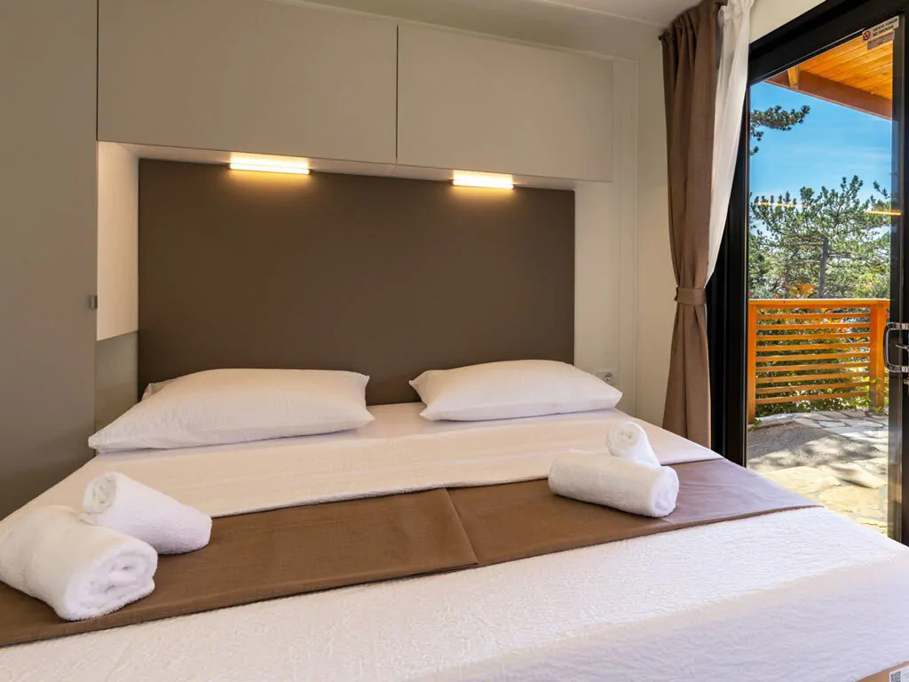 camp-slatina-interior-double-bed