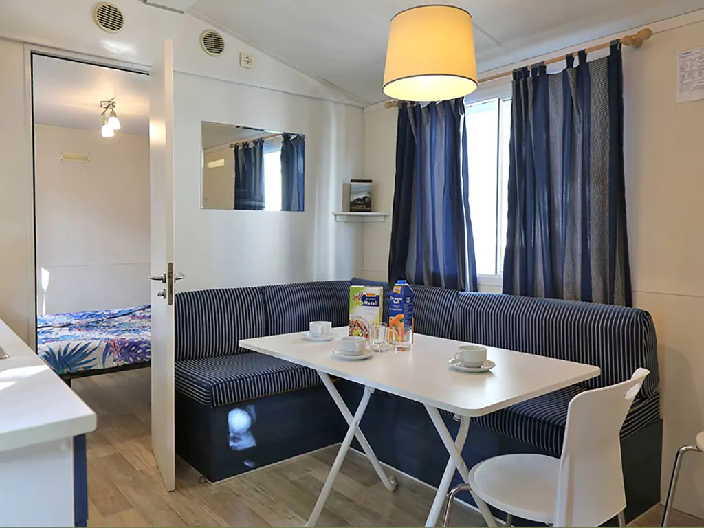 campsite-cisano-san-vito-mobile-home-rubino-lux-interior-living-room