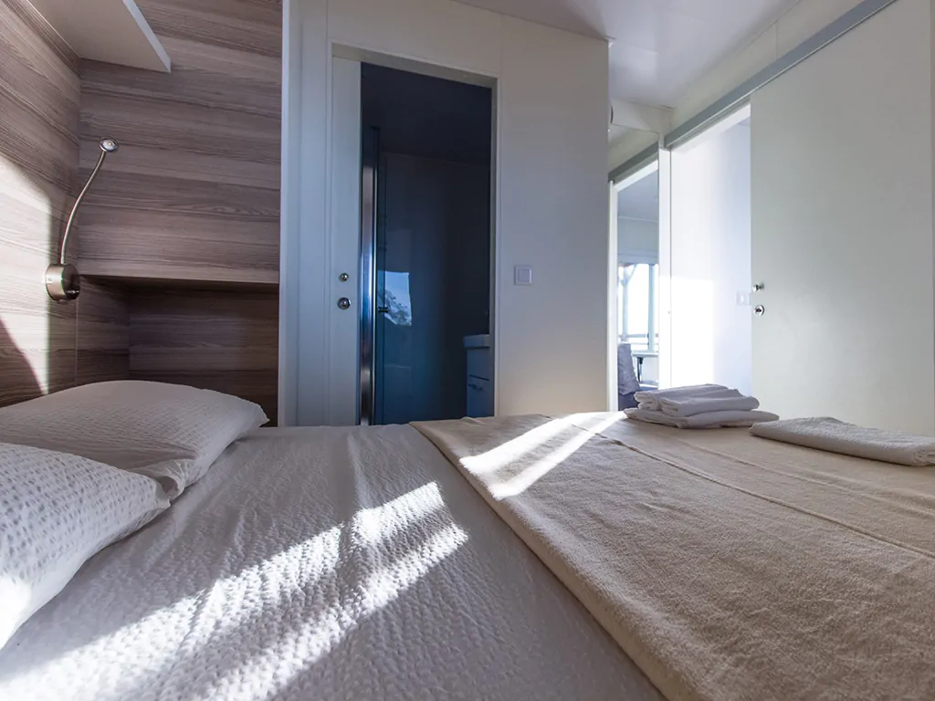 campsite-klenovica-mobile-home-family-zone-premium-interior-bedroom-suite