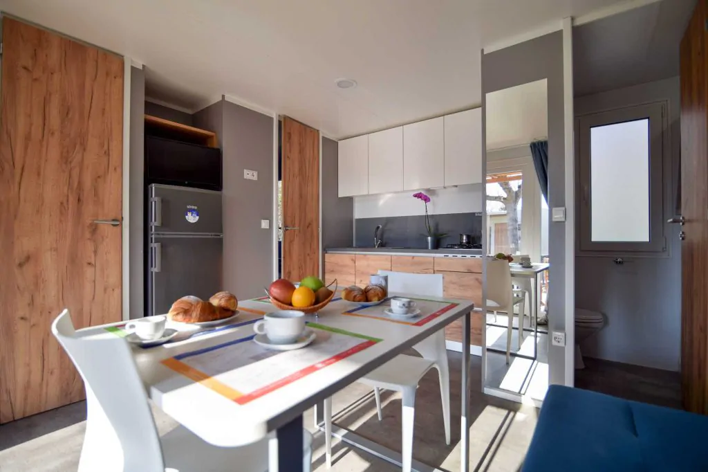 la-risacca-family-collection-lodge-deluxe-family-interior-dinin-area