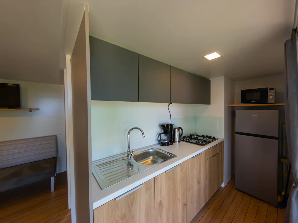 mobile-home-classic-interior-kitchen