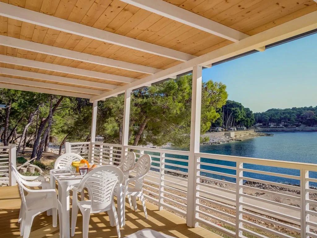 mobile-home-d-exterior-veranda-ii
