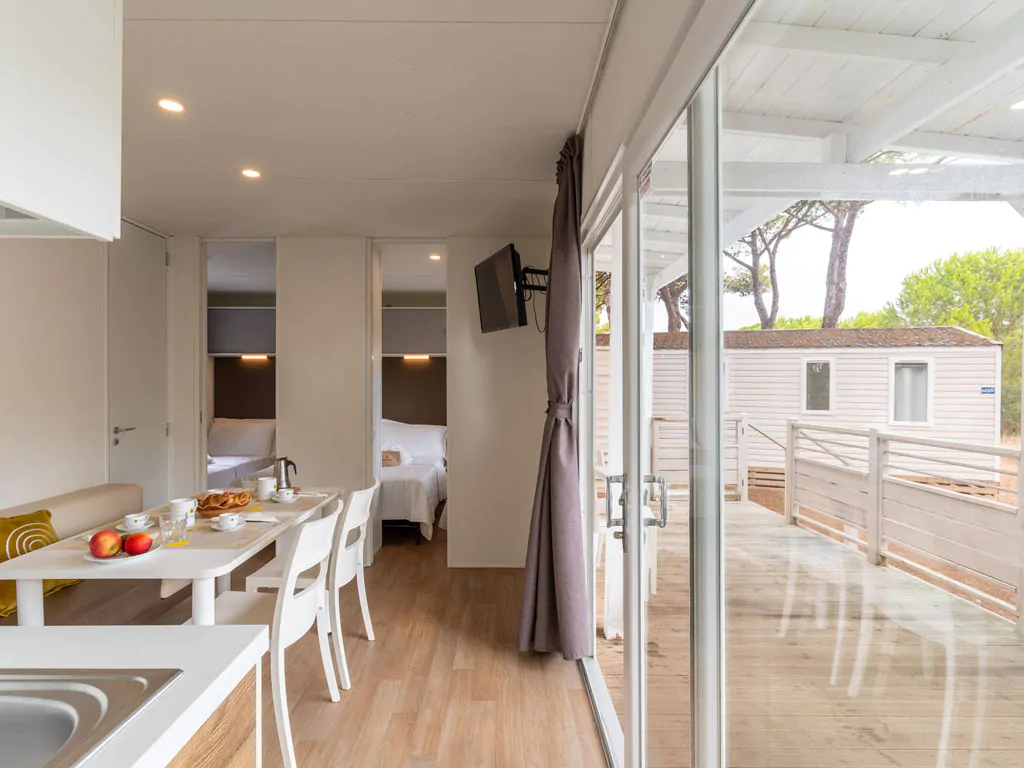 orbetello-family-collection-lodge-superior-family-interior-living-room-and-terrace