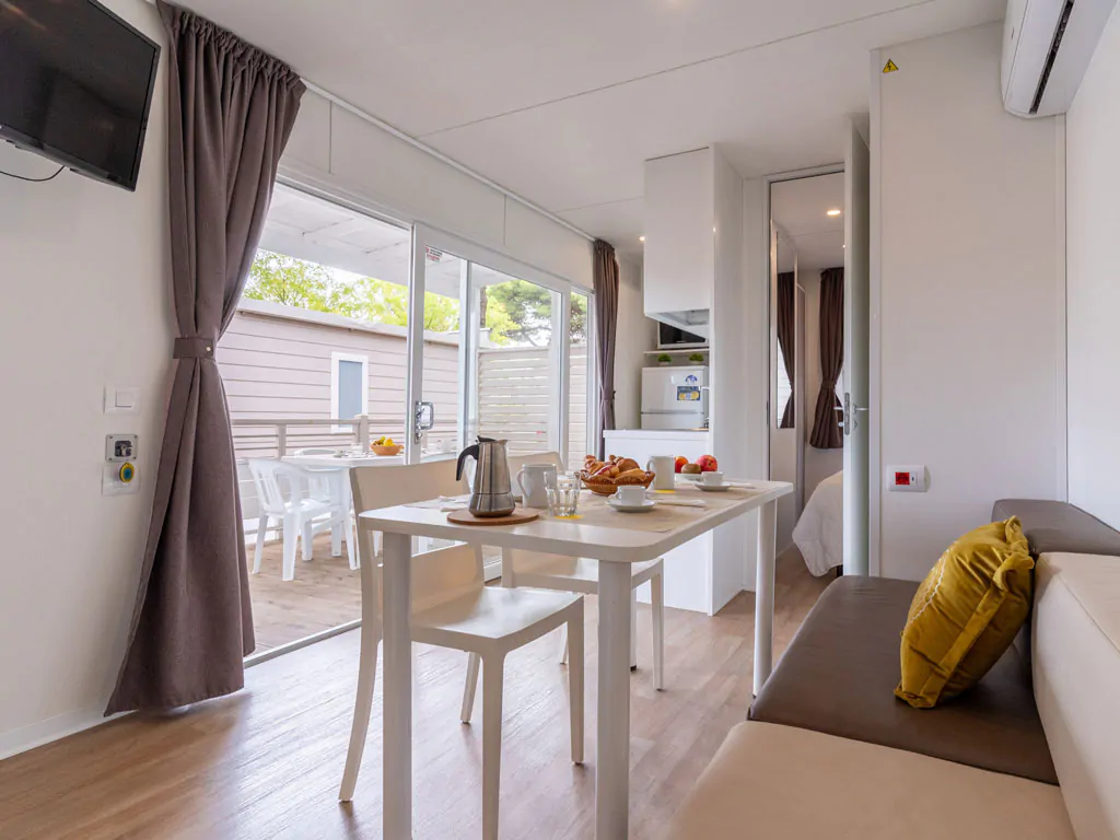 orbetello-family-collection-lodge-superior-family-interior-living-room