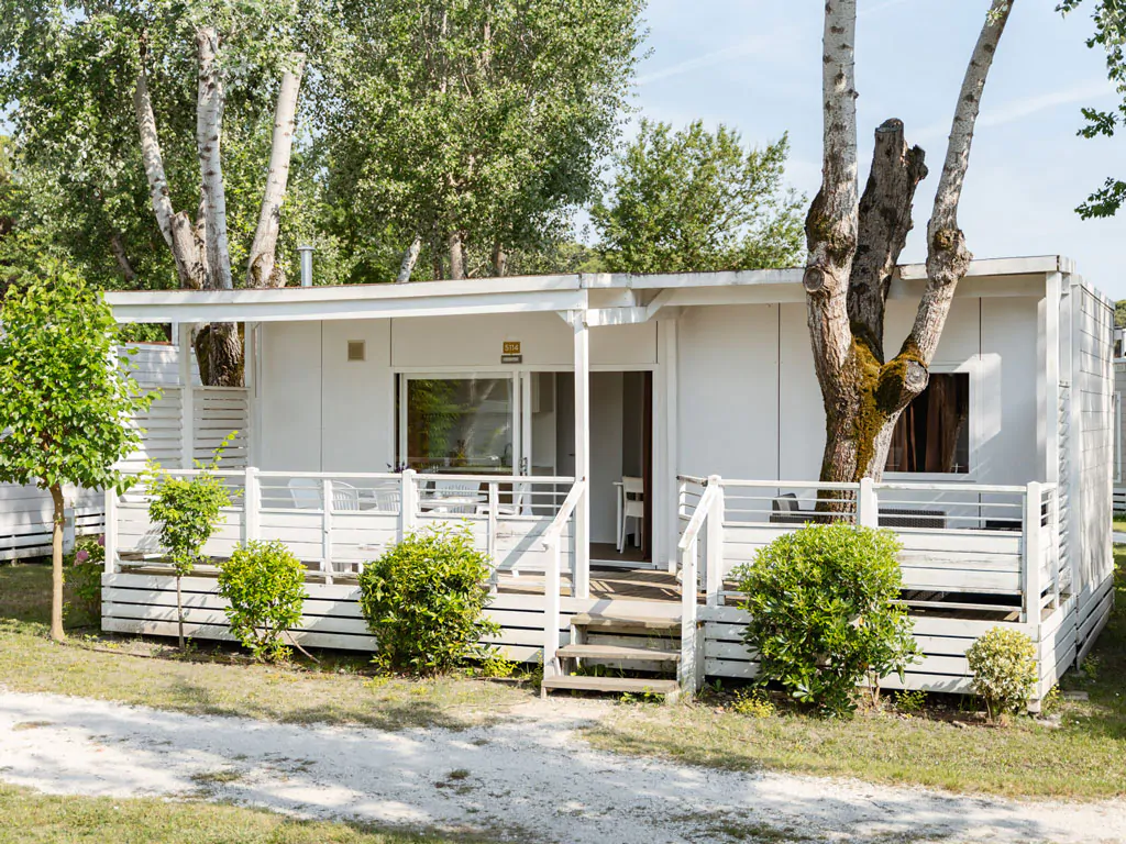 spina-family-collection-lodge-deluxe-family-exterior-mobile-home