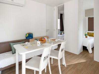 spina-family-collection-lodge-deluxe-family-interior-living-room-table