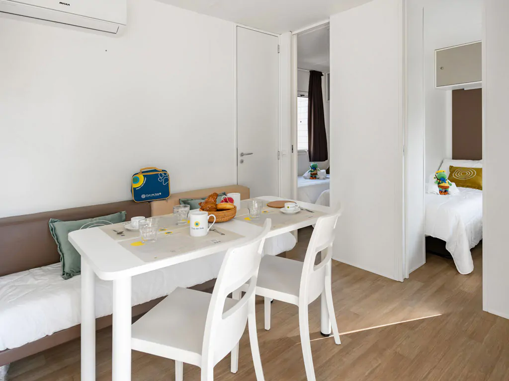 spina-family-collection-lodge-deluxe-family-interior-living-room-table