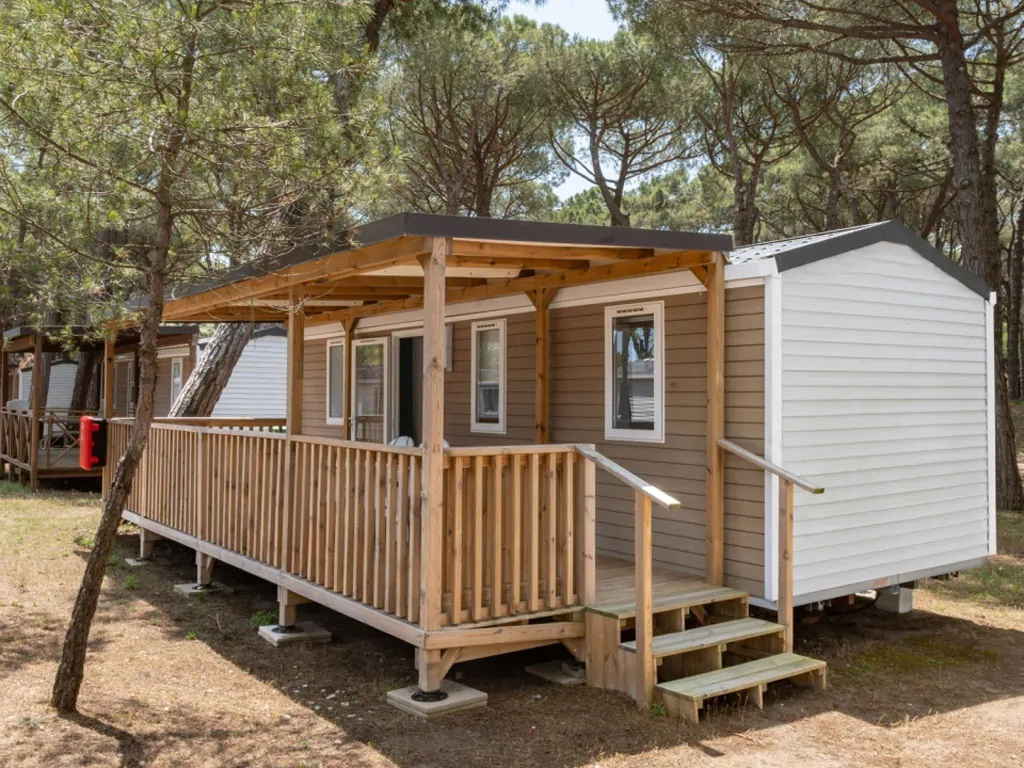 spina-family-collection-lodge-superior-exterior-mobile-home-view