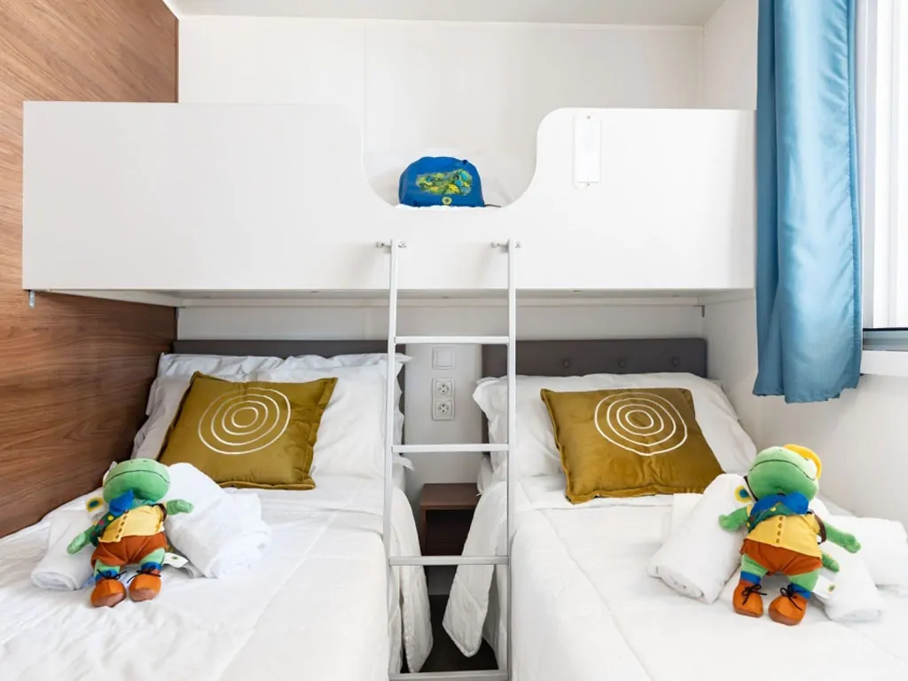 spina-family-collection-lodge-superior-interior-bedroom-single-beds