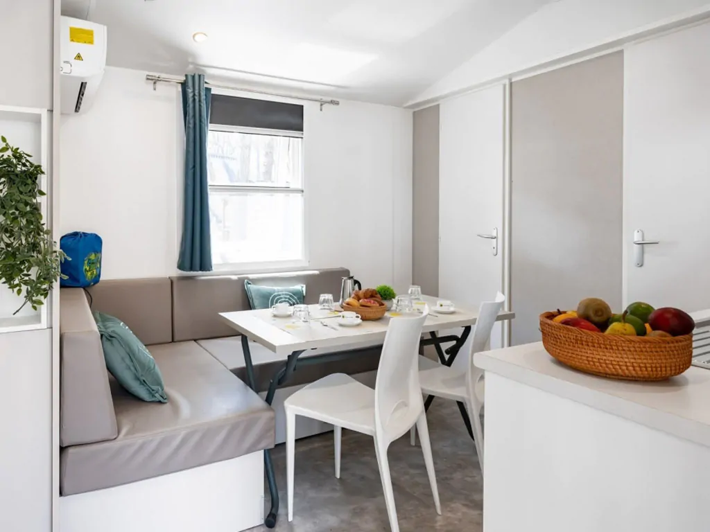 spina-family-collection-lodge-superior-interior-living-room-table