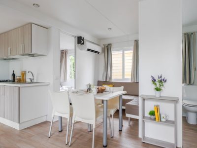 vigna-sul-mar-family-collection-lodge-superior-interior-kitchen