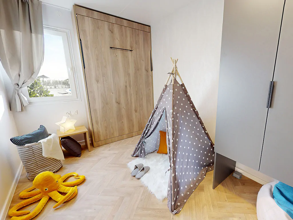 campsite-phalaris-mobile-home-marinus-deluxe-camping-villa-interior-bedroom-single-beds-i