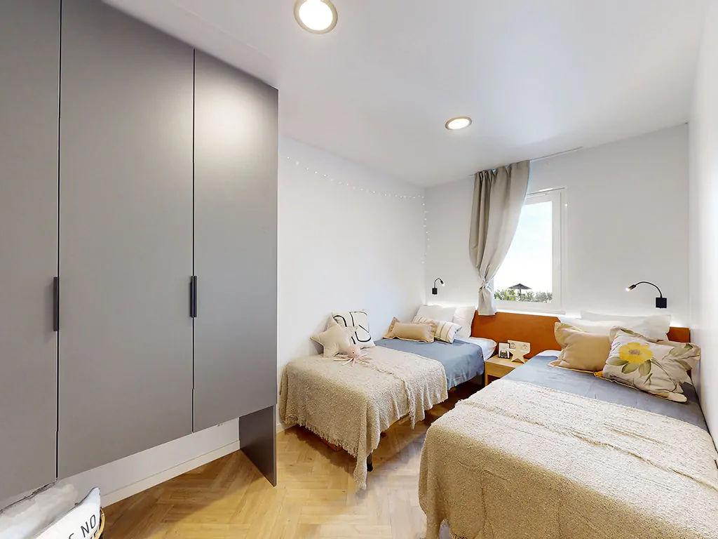 campsite-phalaris-mobile-home-marinus-deluxe-camping-villa-interior-bedroom-single-beds