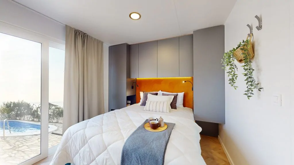 campsite-phalaris-mobile-home-pinus-premium-interior-bedroom
