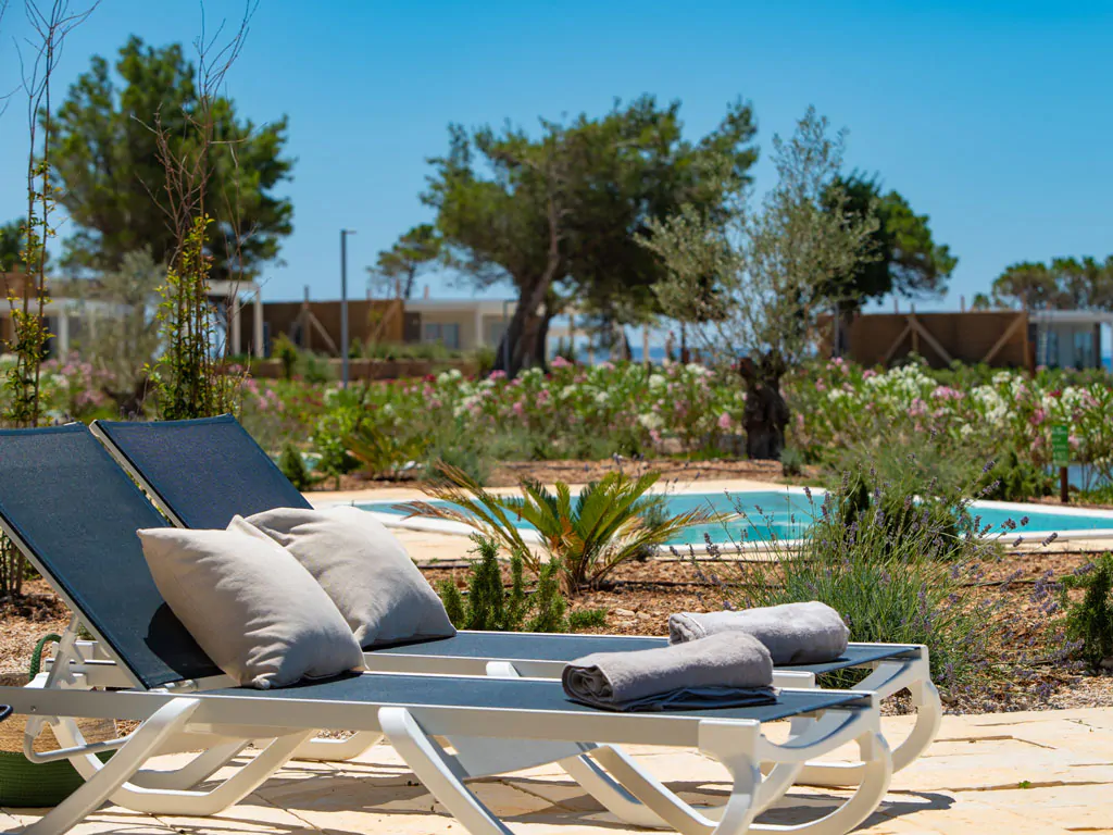 campsite-terra-park-phalaris-mobile-home-marinus-deluxe-camping-villa-terrace-sunlodge