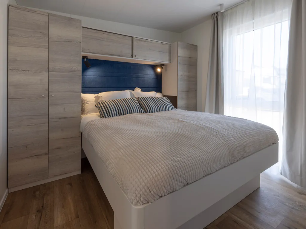 mobile-home-vista-village-mare-interior-double-bed