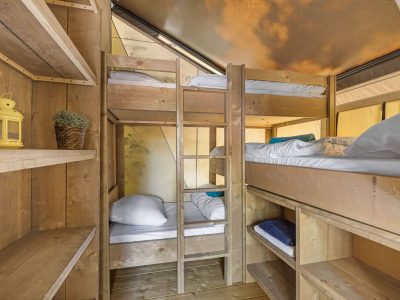 valamar-camping-lanterna-glamping-tent-five-persons-interior-bedroom-bunkbed-2