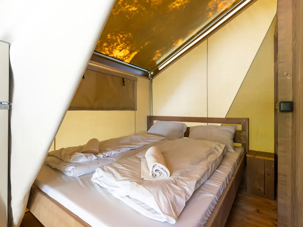 valamar-camping-lanterna-glamping-tent-five-persons-interior-bedroom-doublebed