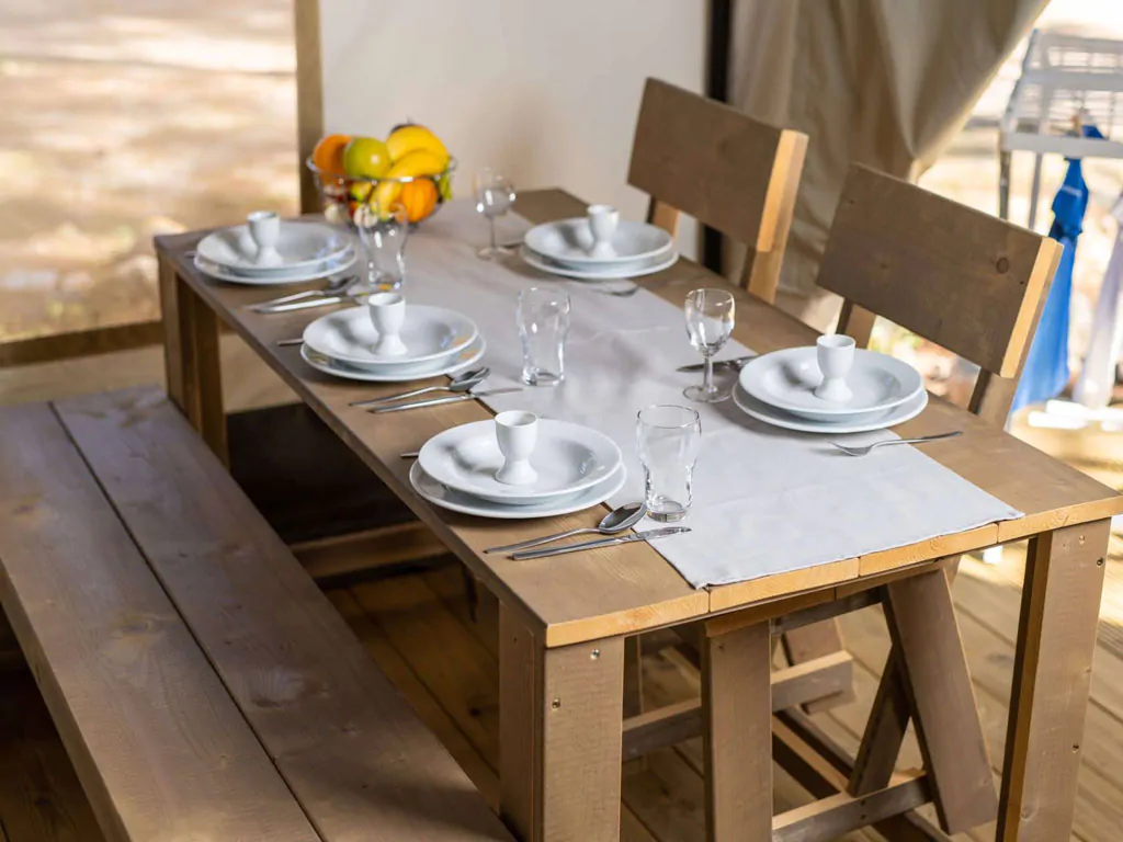 valamar-camping-lanterna-glamping-tent-five-persons-interior-kitchen-tablejpg