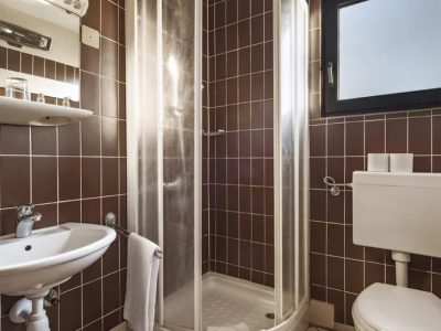 campsite-terme-ptuj-bungalow-2-1-interior-bathroom