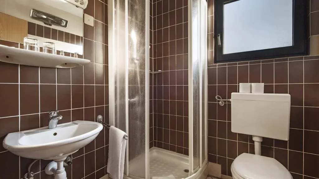 campsite-terme-ptuj-bungalow-2-1-interior-bathroom
