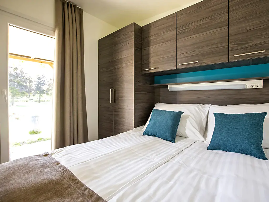 campsite-terme-ptuj-interior-mobile-home-double-bed