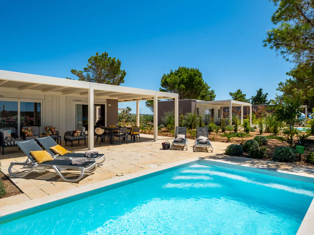 campsite-terra-park-phalaris-mobile-home-tamaris-camping-villa-lux-pool-view