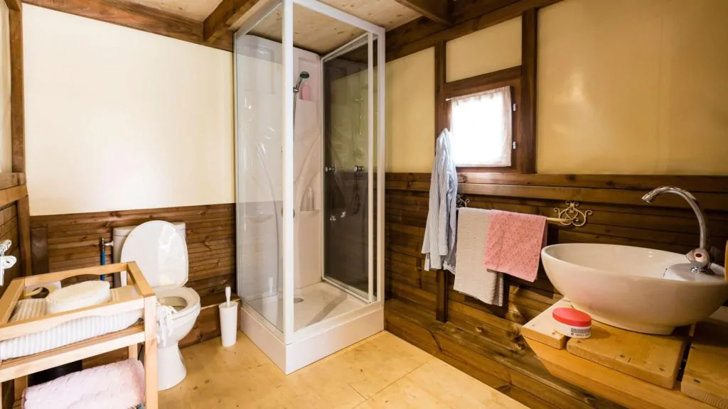 weekend-glamping-resort-air-dream-3-interior-bathroom