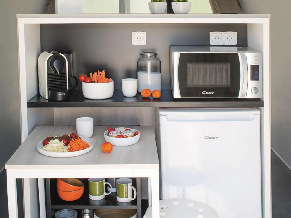 weekend-glamping-resort-coco-cuople-interior-kitchen