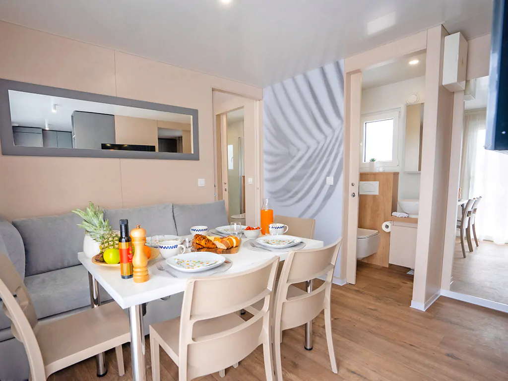 campsite-bivillage-mobile-home-premium-interior-living-room-i