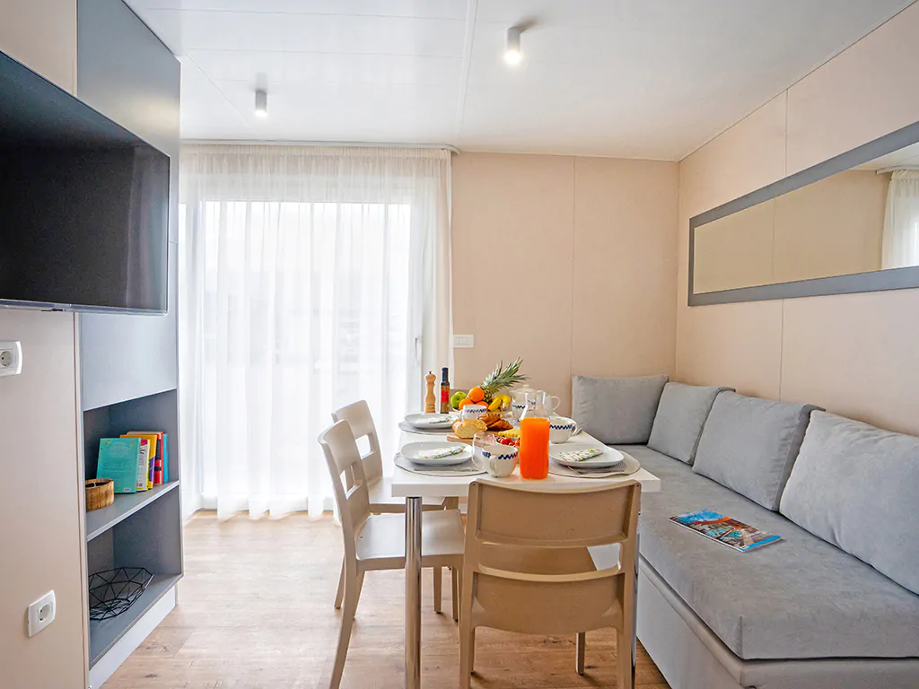 campsite-bivillage-mobile-home-premium-interior-living-room-ii