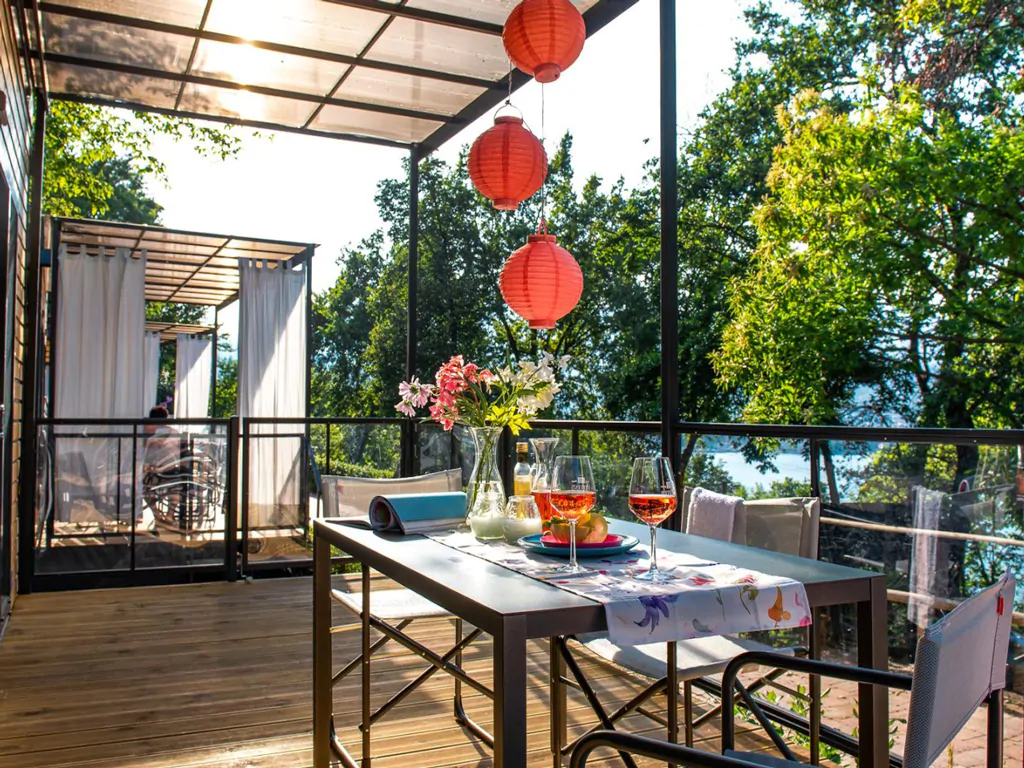 vacanze-glamping-boutique-exterior-terrace-ii