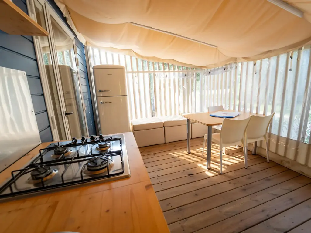 vacanze-glamping-boutique-cottage-clever-vacanze-exteriror-terrace-living-room
