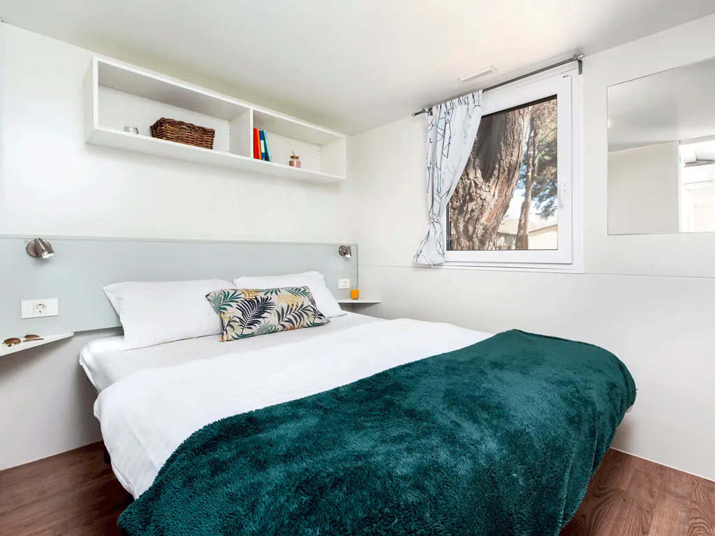 campsite-bivillage-mobile-home-comfort-family-interior-bedroom-double-bed