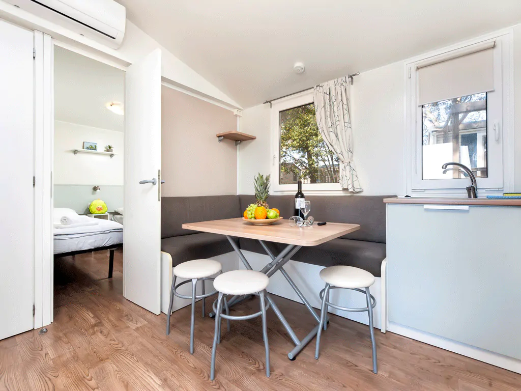 campsite-bivillage-mobile-home-comfort-family-interior-kitchen-living-room