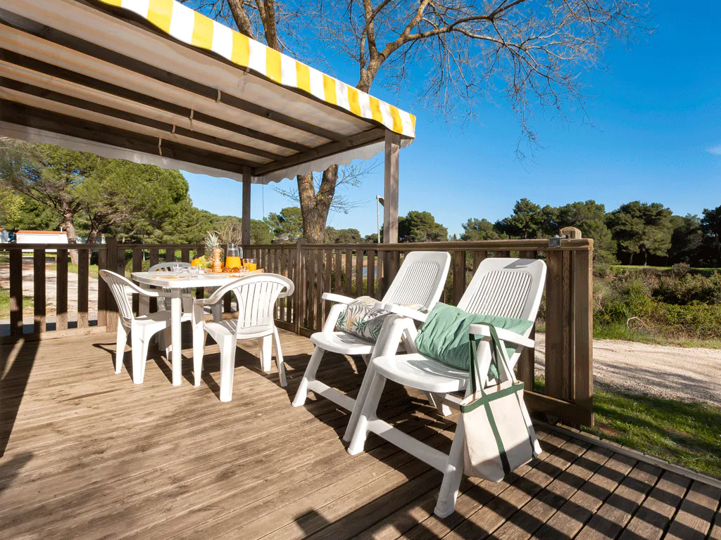 campsite-bivillage-mobile-home-exterior-terrace