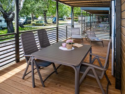 campsite-galeb-mobile-home-terrace-sunbeds